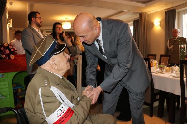 cd574f71916f4966cc5a3ed7ac613b43