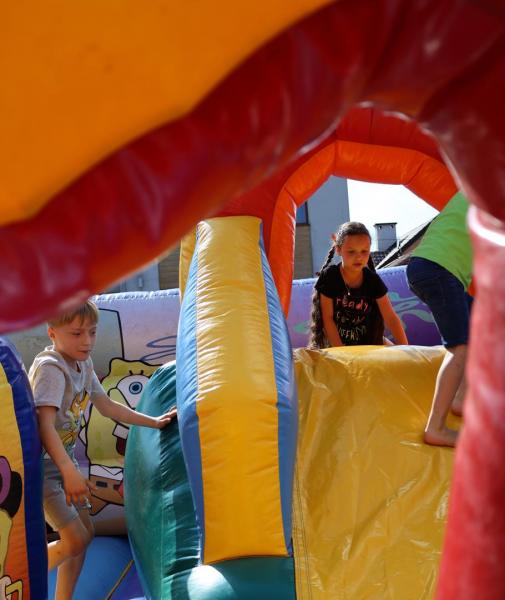 43001704c14f69bb743994a9a8656352