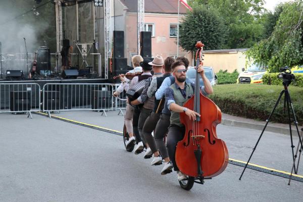 3918818a0176f47ea3f4aaf3f10bd4df