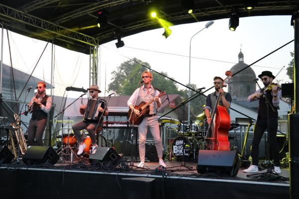 bb9ccdd86397956641670a04d05f91b6