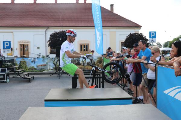 9f0e025bde167465f3756dd3376a4c48