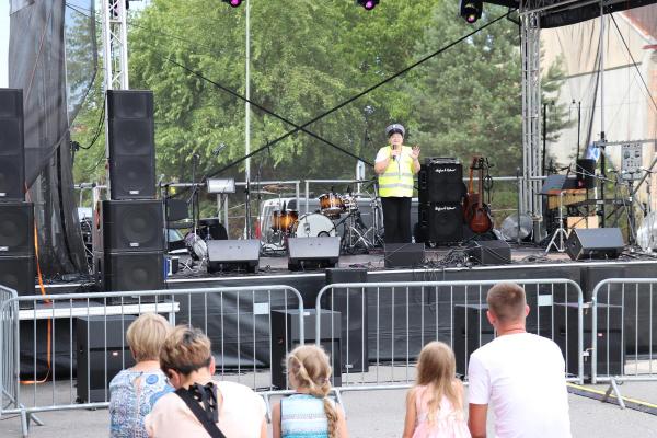 61e85e6e54f2c5781d144f9b6cd73f04