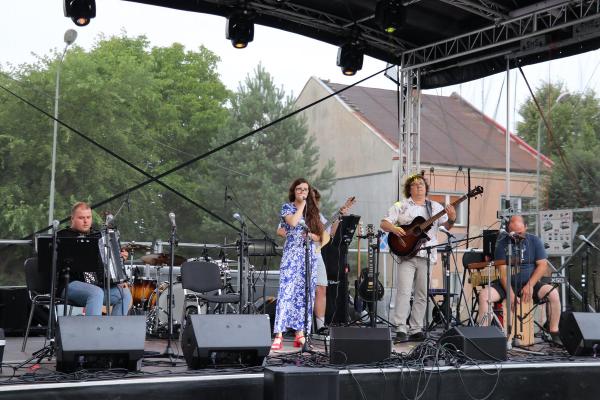 3957d8138eea404baec1a236e2f18a44