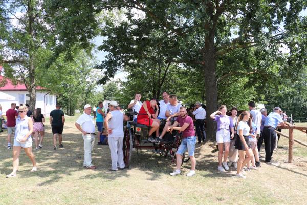 639280e721ea02755fd9e9881571659d