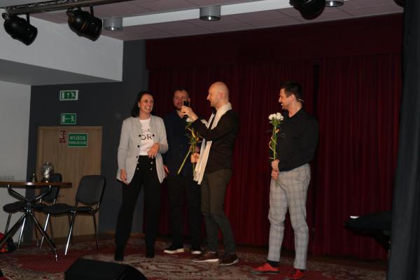 4e5a86c8cb1270d8a8f6efb7142cc227