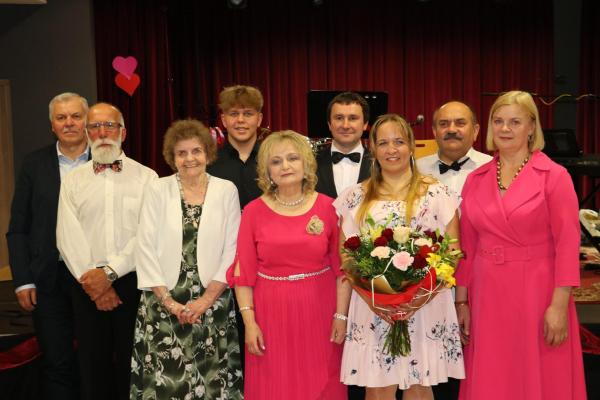 6c24b91168e04e5a903fed693d807c5d