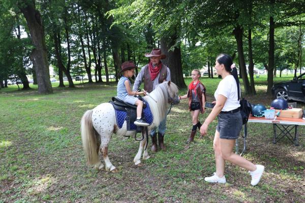 f4ce0b30298758c0d02a40a6d63ca927