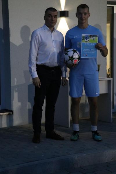 4c41a319b39f702a79da9cc182962dbc