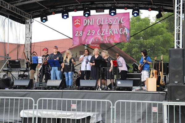 0806b6c75c3044fac78b5aea81188463