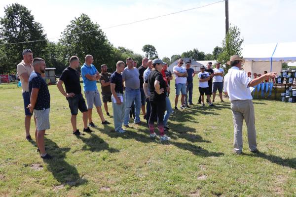 06b7df903e45e1923d34de69884397ce