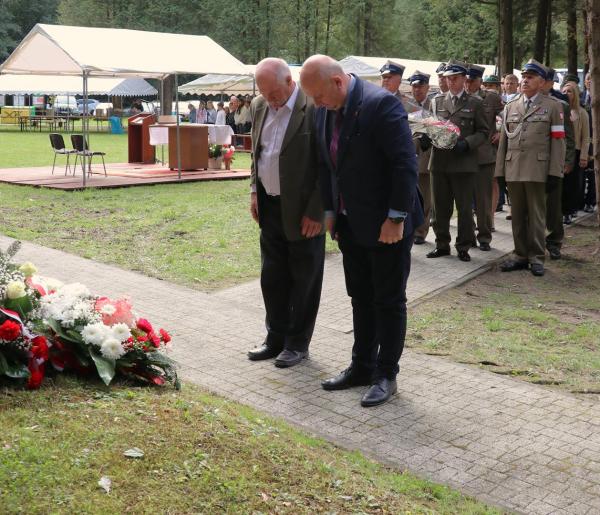 9cee8684307d7dd30c9a4f255465b633