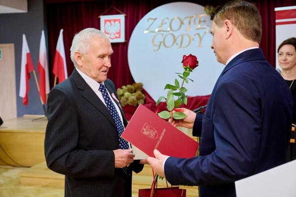 98b178bdd41d3c5e3ff441fda4a1e915