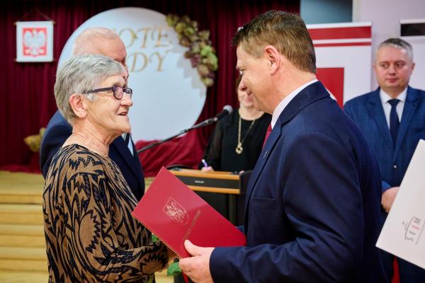 d8bb173b66409f05aa13e7c3895f2f70