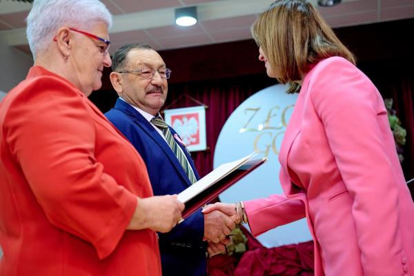 56c463db620d1ec263a32c09b6da9b35