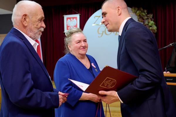 8e4d93e250ccc0a2f7180f04574e4eab