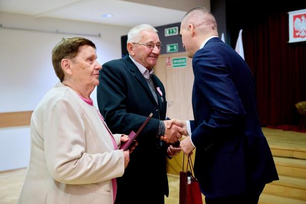 53667ab327f484a8436647f0aa50b98a