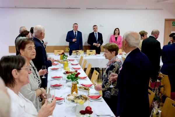 51ae6526e19e48d6526f4b8b62d45b6e