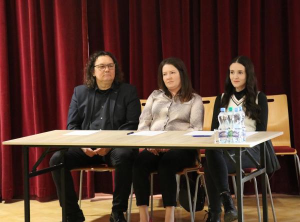 ef85f71763578e1fbd3610f1bb0bfc16