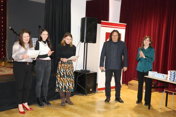 80d1026f0586be6c9943d39b4a15a5e4