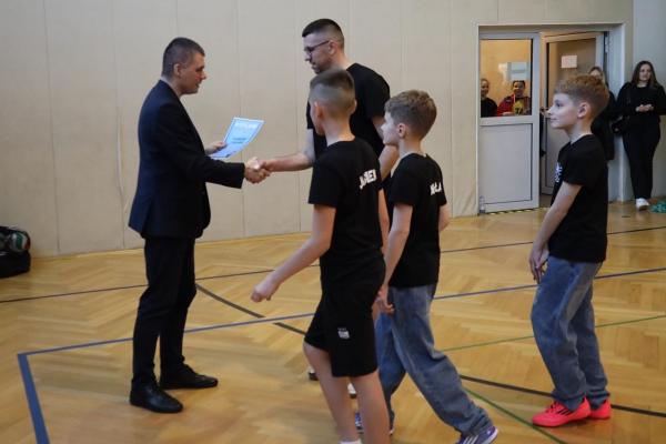 0953c9a09d3ca77dbf9d8e08ef717aba