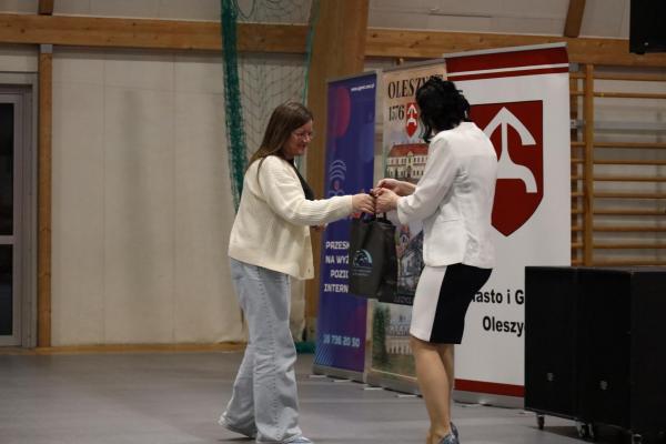 76c9a1ff7564ea5332fcc78ce96d308a