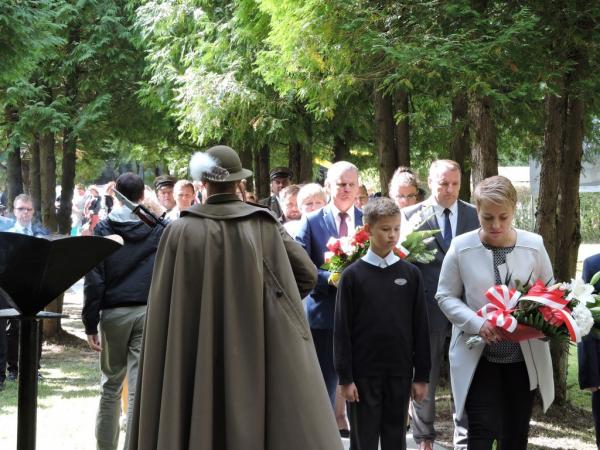 ad7a2c97c5e51a4e48de9d4b30106951